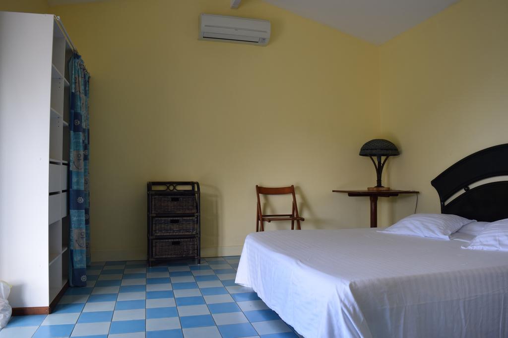 Habitation Pineau Villa Deshaies Exterior photo
